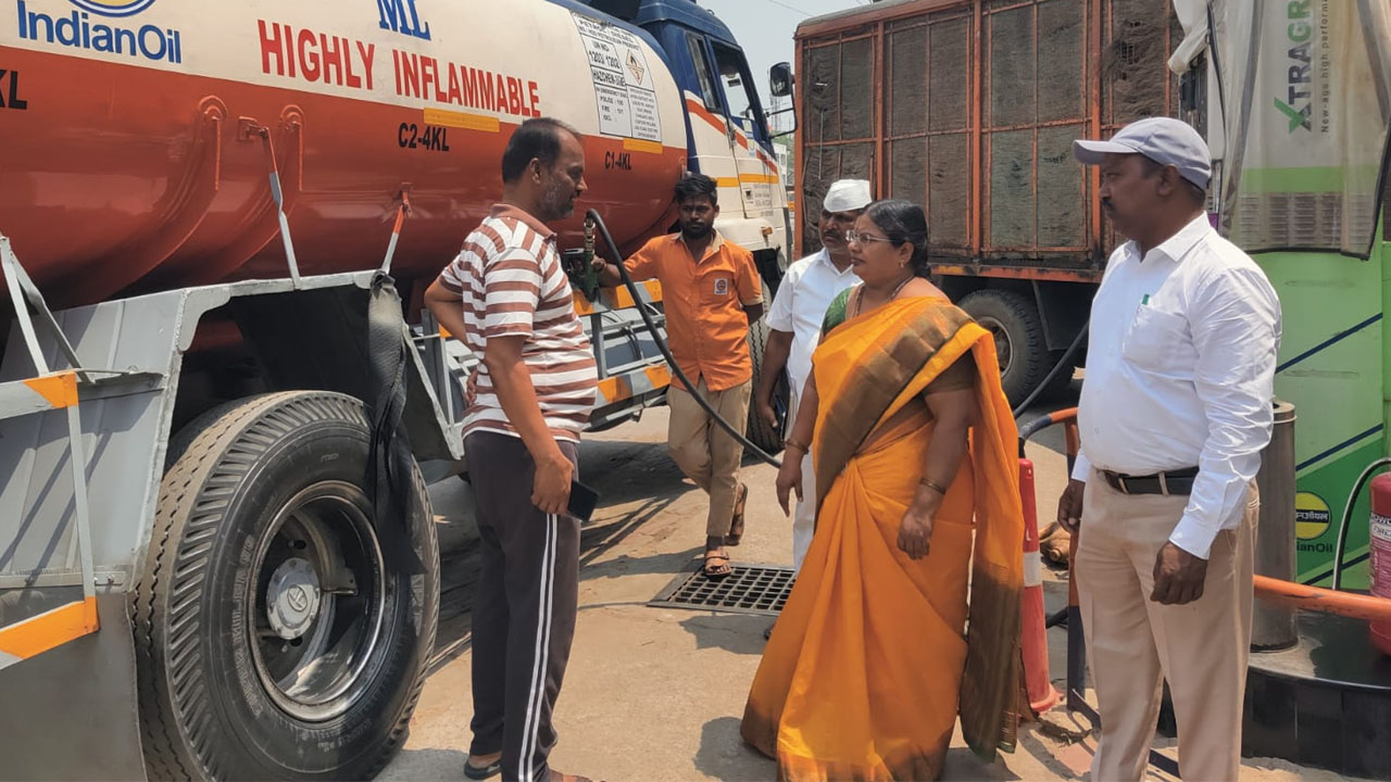 RDO Ramadevi | మెదక్ జిల్లాలో సరిపడ పెట్రోల్, డీజిల్ నిల్వలు : ఆర్డీవో రమాదేవి