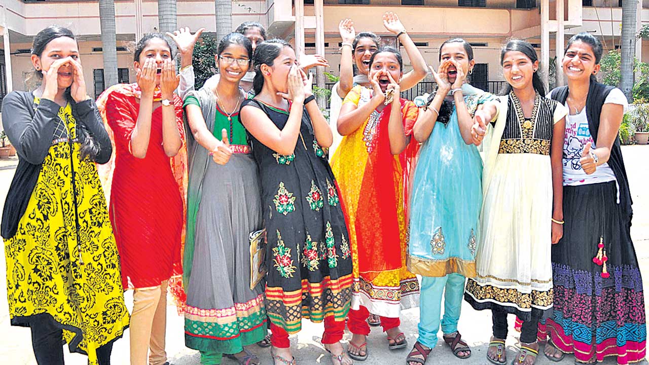 బాలికలదే పైచేయి