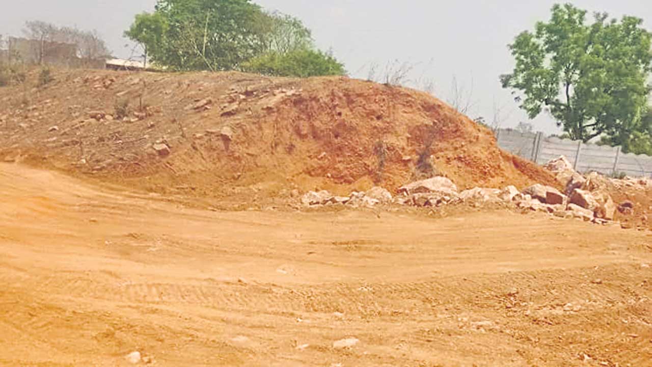 చెరువులకు చెర!