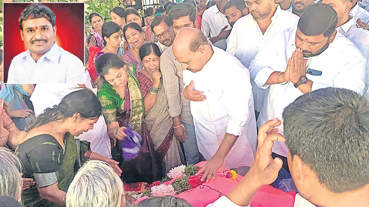 బీఆర్‌ఎస్‌ స్పోక్స్‌పర్సన్‌ హఠాన్మరణం