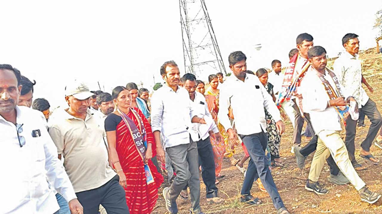 సీఎం, ఎమ్మెల్యే రియల్‌ ఎస్టేట్‌ బ్రోకర్లు