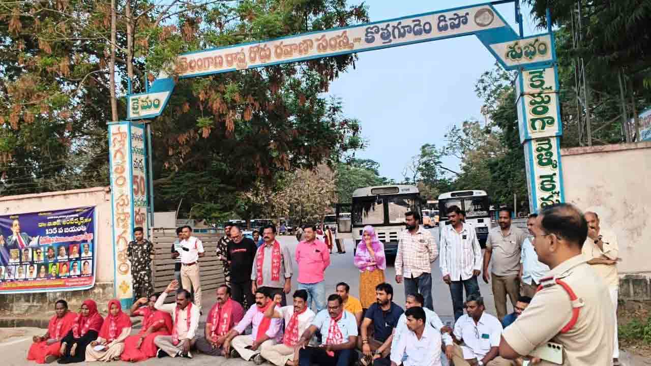 RTC Buses | ఆర్టీసీ కార్మికుల సమ్మెతో డిపోల్లోనే బస్సులు.. ధర్నాతో అద్దె బస్సుల హవా