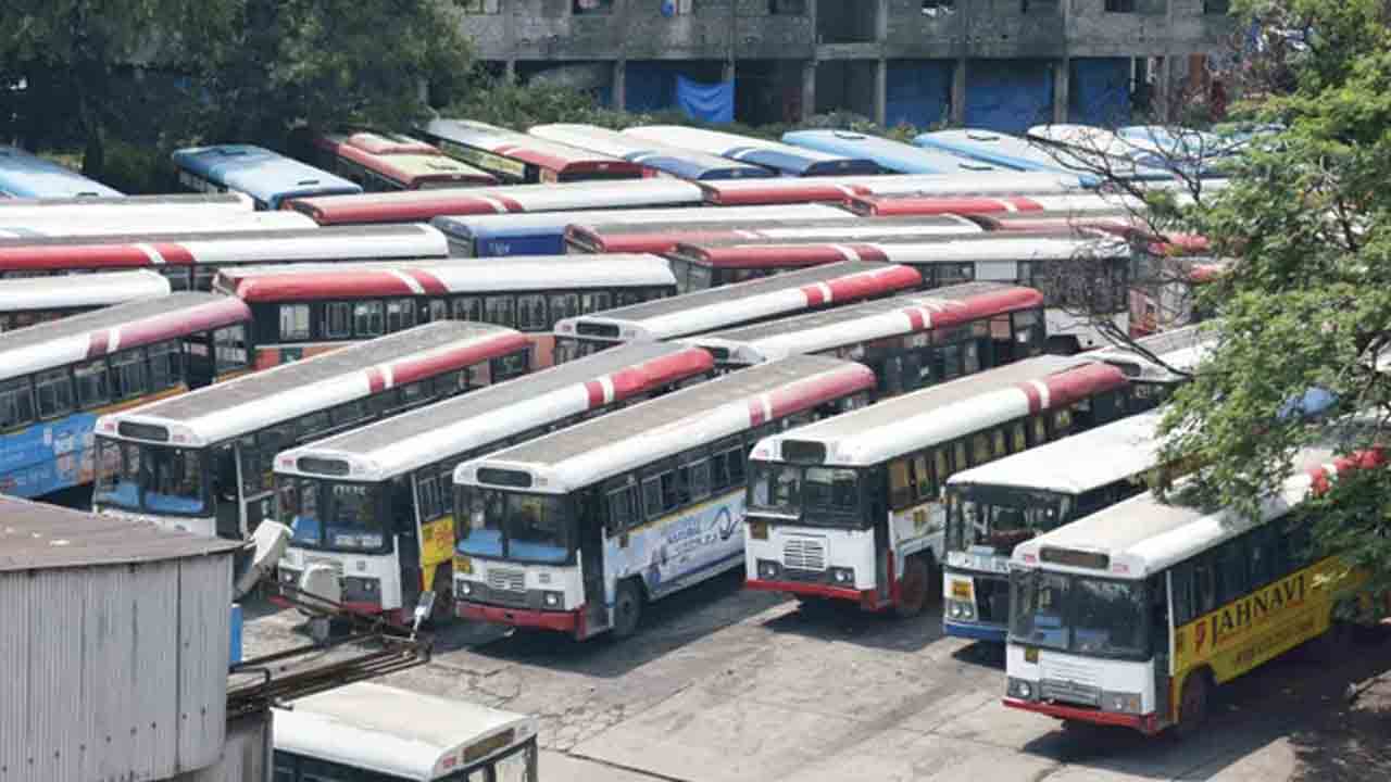 ఆర్టీసీ సమ్మెపై చర్చలకు యాజమాన్యం డుమ్మా!