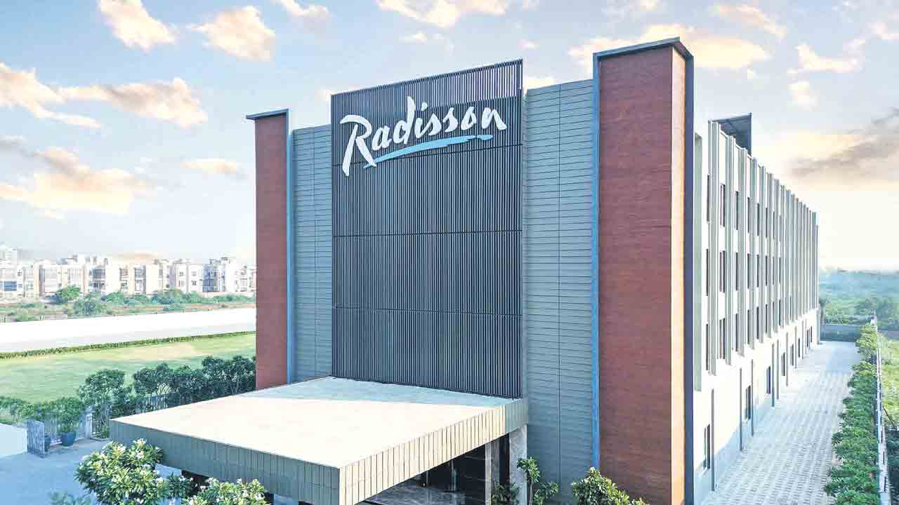ర్యాడిసన్‌ హోటల్‌ 80 వేల ఉద్యోగాలు!