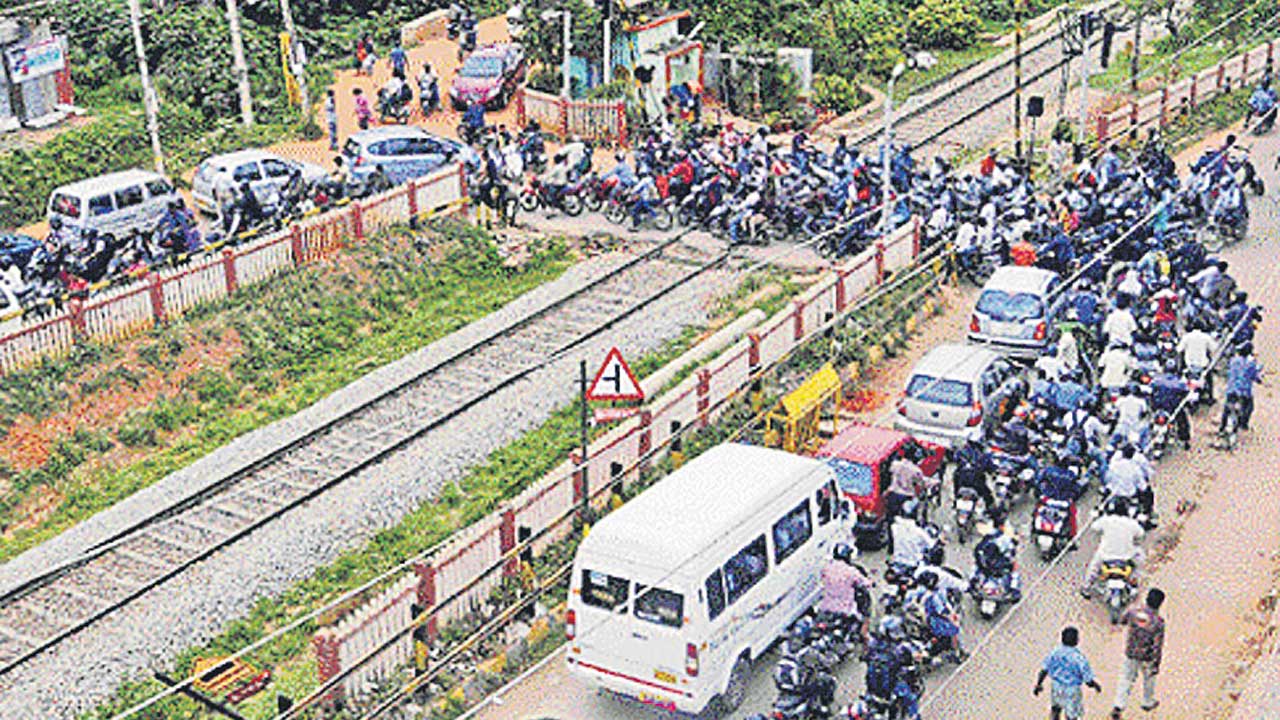 సర్వేలతోనే సరి..