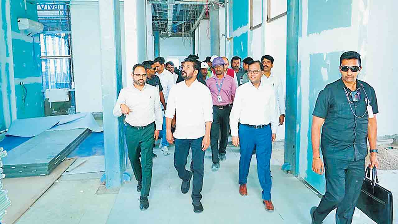 ఫ్యూచర్‌ సిటీ పనులను పరిశీలించిన సీఎం