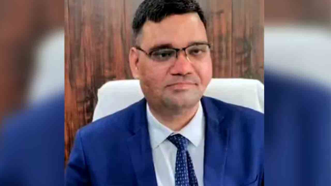 Rinku Singh Rahi | పోస్టింగ్ తొలి రోజే గుంజీలు తీసిన ఐఏఎస్‌ అధికారి.. తనను పక్కనపెట్టారంటూ రాజీనామా