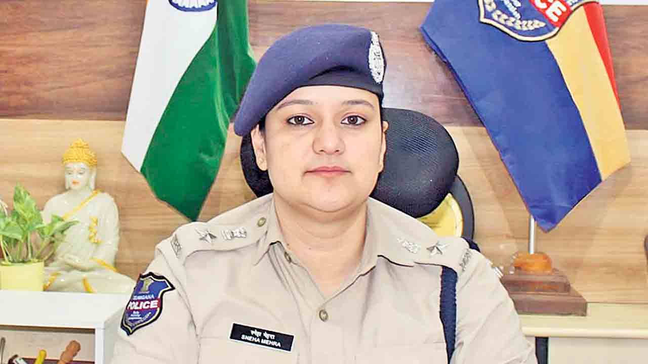 ఇంటి వద్దే ఎఫ్‌ఐఆర్‌ నమోదు.. వికారాబాద్‌ ఎస్పీ స్నేహ మెహ్రా