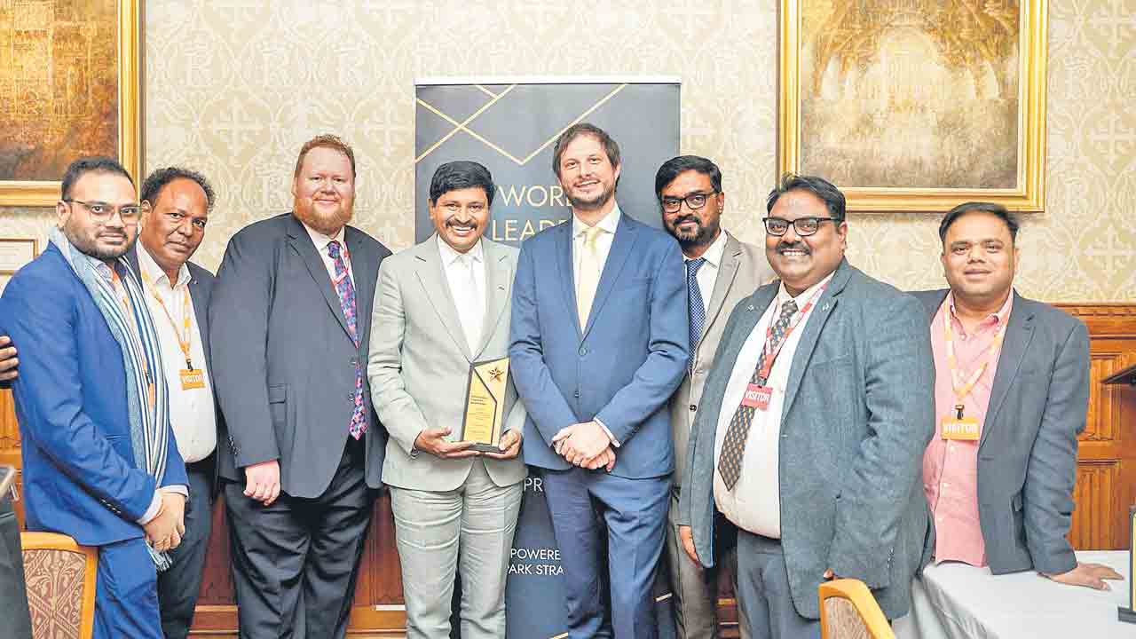 మాజీ ఎంపీ సంతోష్‌కు అరుదైన గౌరవం.. హౌస్‌ ఆఫ్‌ లార్డ్స్‌లో గ్లోబల్‌ గ్రీన్‌ ఐకాన్‌ పురస్కారం అందజేత