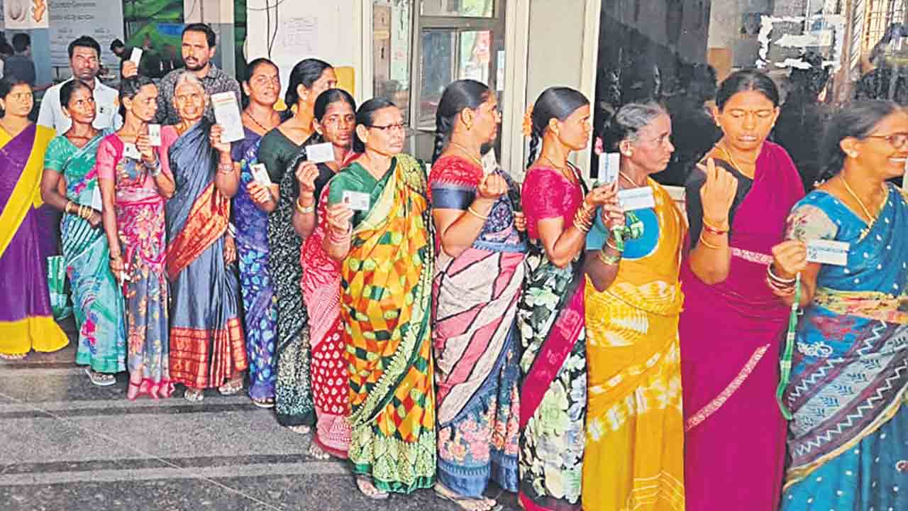 ఓటర్లు అనుకుంటిరా..