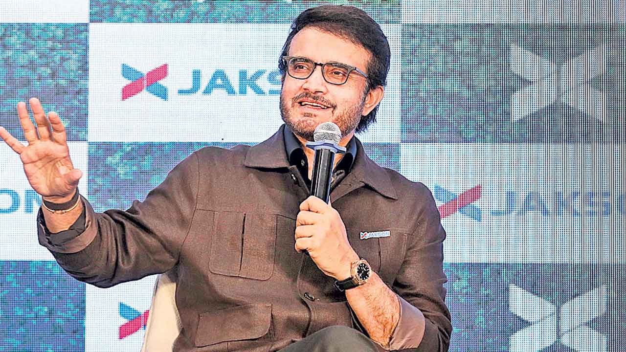 అన్ని వేదికలకు సమానంగా కేటాయించాలి