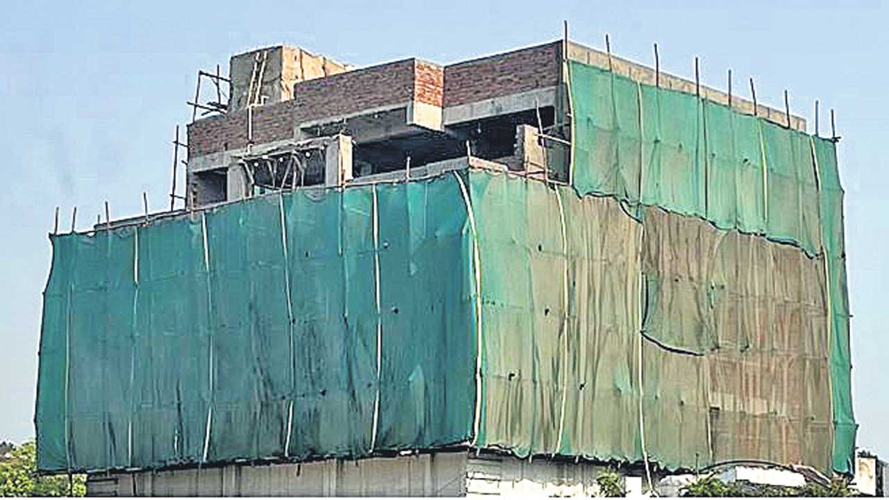 పేదలపై ప్రతాపం.. పెద్దలపై మౌనం..!!