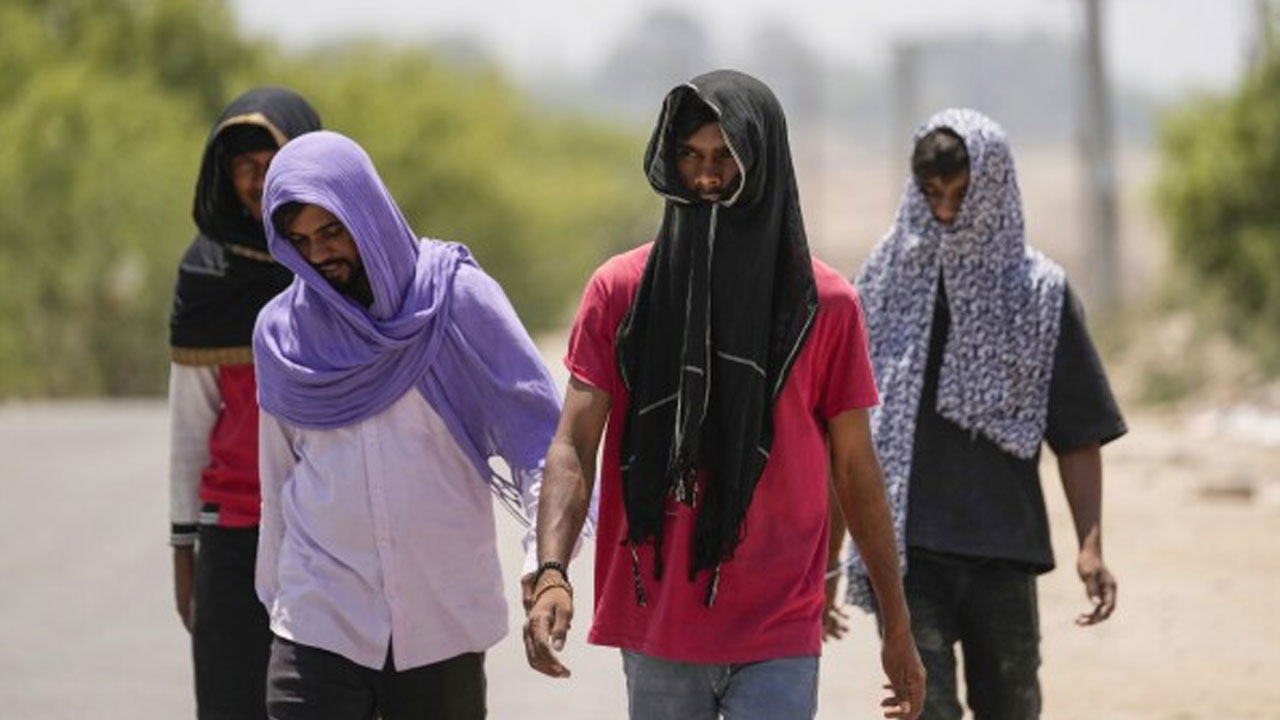 Temparature | భగ్గుమంటున్న భానుడు.. హైదరాబాద్‌ సహా పలు జిల్లాలకు ఆరెంజ్‌ అలర్ట్‌..!