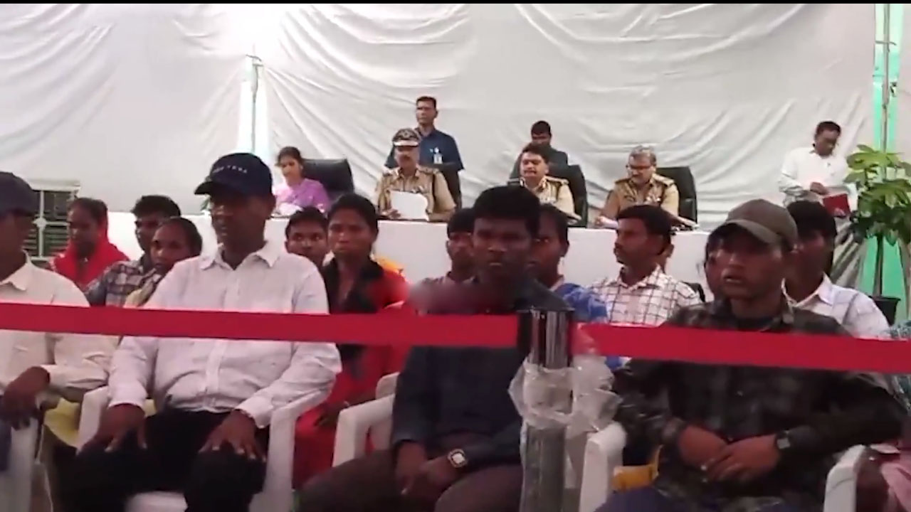 Maoists Surrender | డీజీపీ ఎదుట 47 మంది అజ్ఞాత మావోయిస్టులు లొంగుబాటు