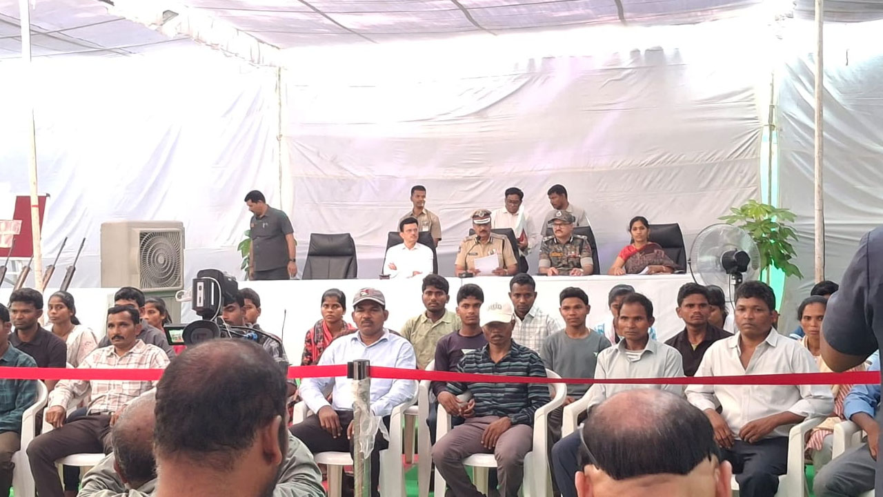 Maoists Surrender | డీజీపీ ఎదుట మరో 42 మంది మావోయిస్టులు లొంగుబాటు