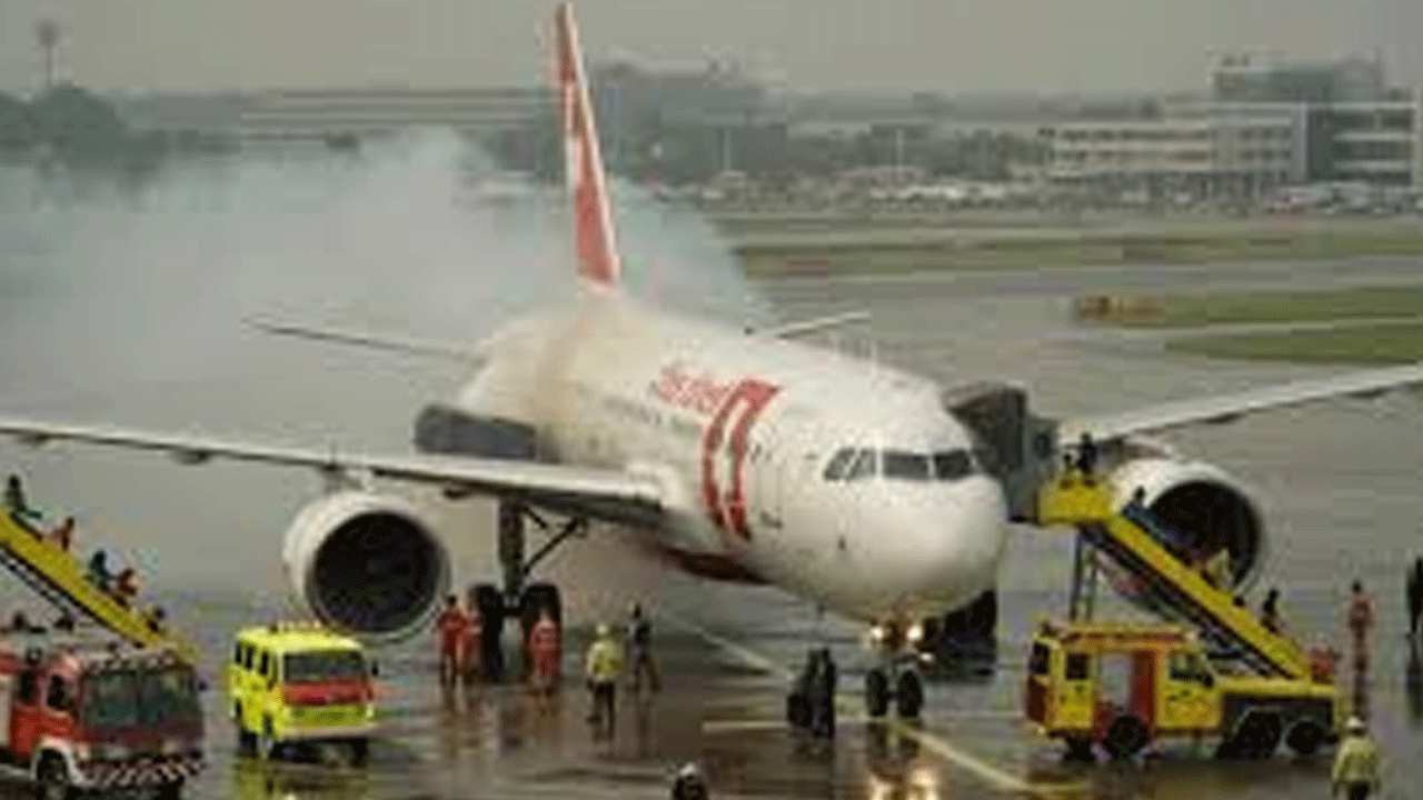 Delhi-Zurich flight | టేకాఫ్‌ అవుతుండగా విమానం ఇంజిన్‌లో సమస్య.. చెలరేగిన మంటలు.. ఆరుగురికి గాయాలు