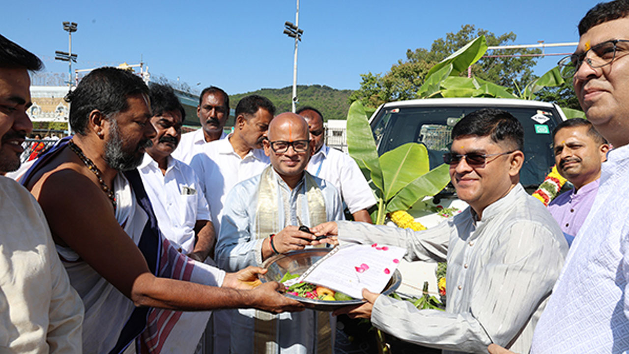 TTD | టీటీడీకి మినీ ట్రక్ విరాళంగా అందజేత