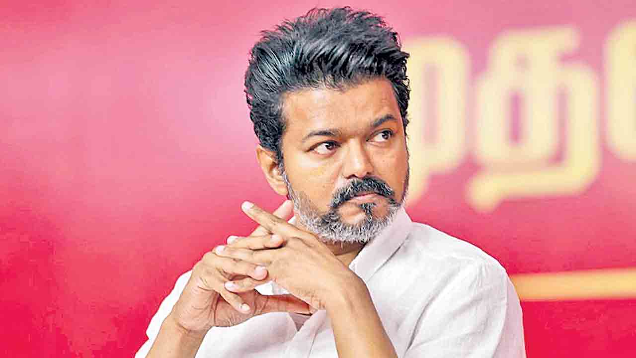 విజయ్‌ ఎన్నికల అఫిడవిట్‌లో తేడాలు