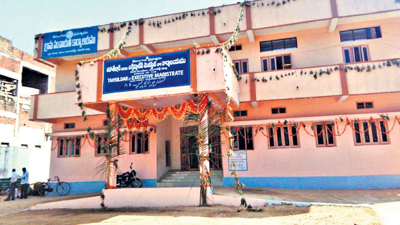 సమాధానం లభించక పనులు పూర్తికాక..