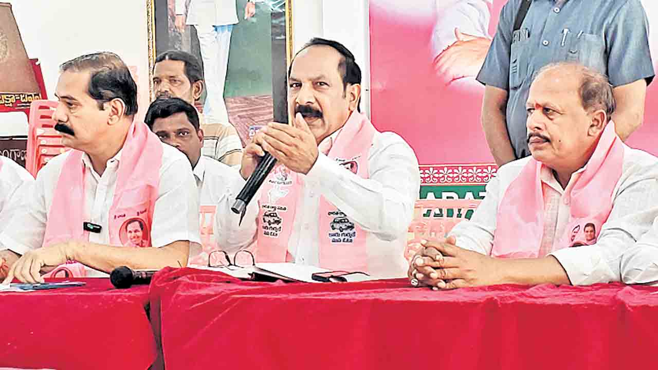 మక కొనుగోలులో సర్కార్‌ నిర్లక్ష్యం.. ఎమ్మెల్సీ తకెళ్లపల్లి రవీందర్‌రావు ఫైర్‌