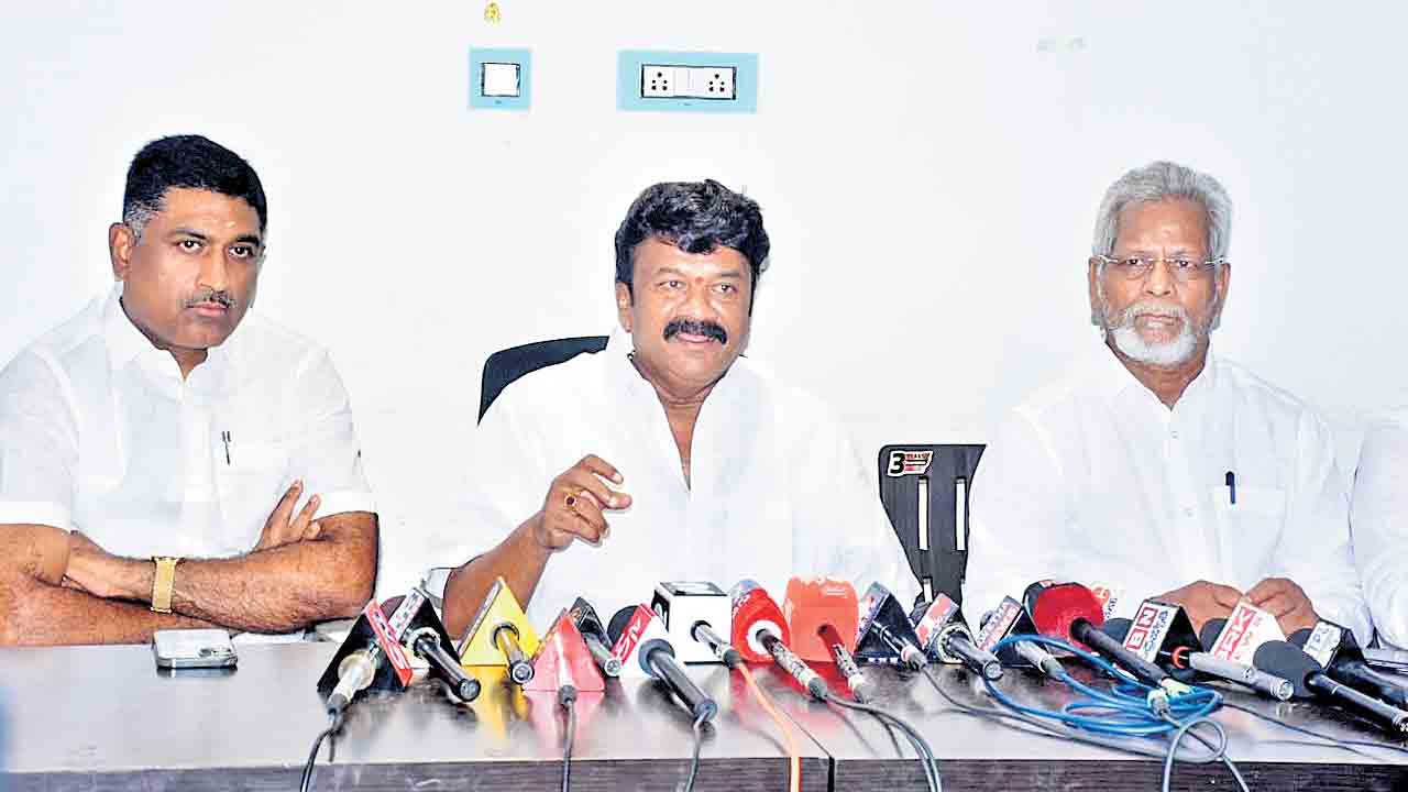 కేసీఆర్‌ బయటకు వస్తుంటే కాంగ్రెస్‌లో వణుకు.. తలసాని శ్రీనివాస్‌యాదవ్‌