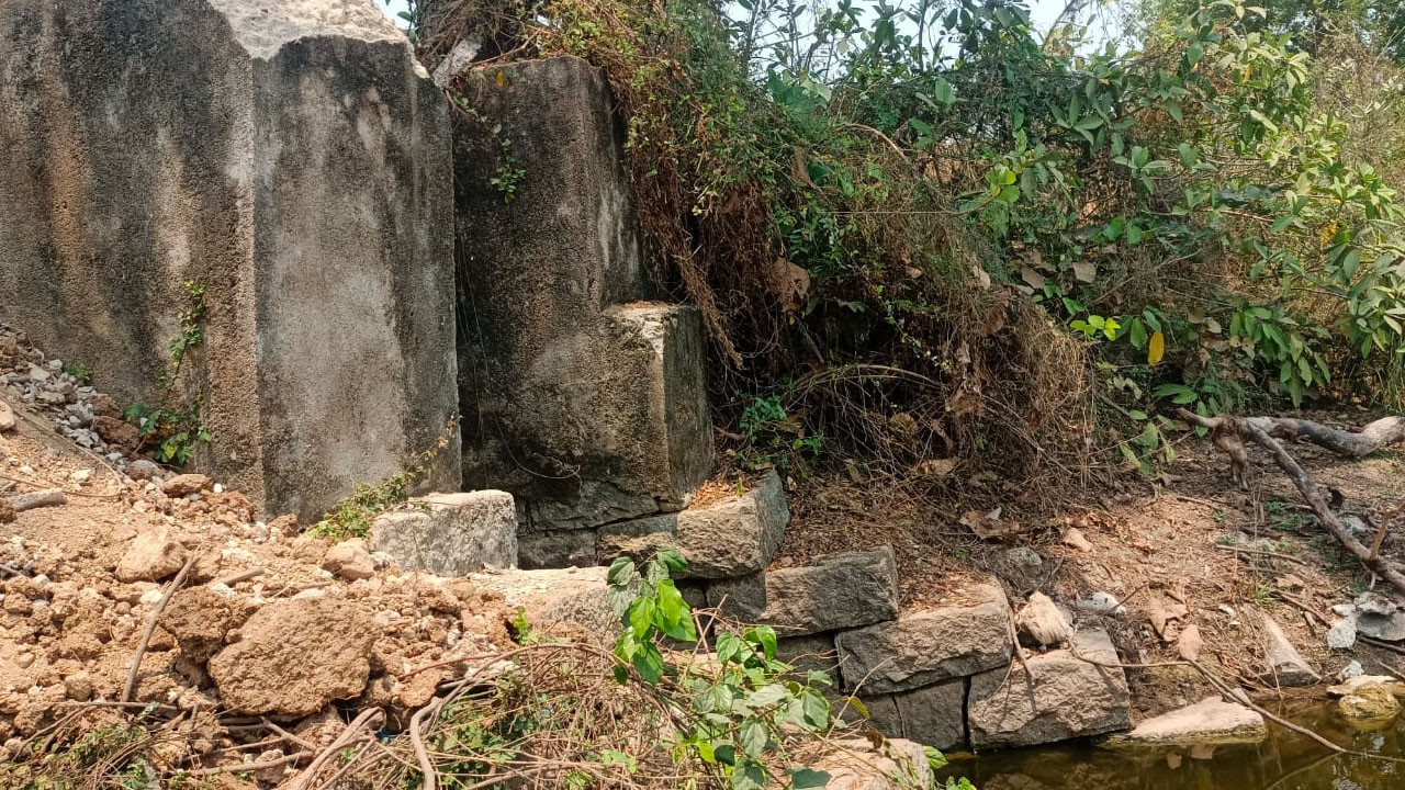 Police Compalint | చెరువు తూములను ధ్వంసం చేసిన చేపల కాంట్రాక్టర్.. పోలీసులకు ఫిర్యాదు