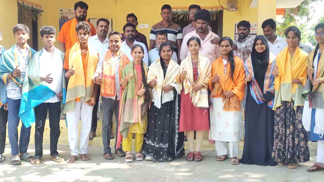 Tenth Results | ‘పది’ ఫలితాల్లో కొండాపూర్‌ జెడ్పీహెచ్‌ఎస్‌ విద్యార్థుల వాహ.. ప్రజా ప్రతినిధుల సన్మానం