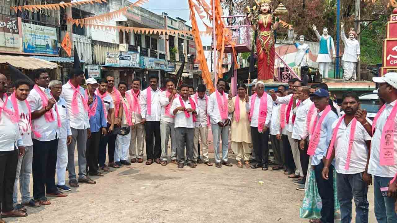కాంగ్రెస్‌ చిల్లర రాజకీయాలు మానుకోవాలి