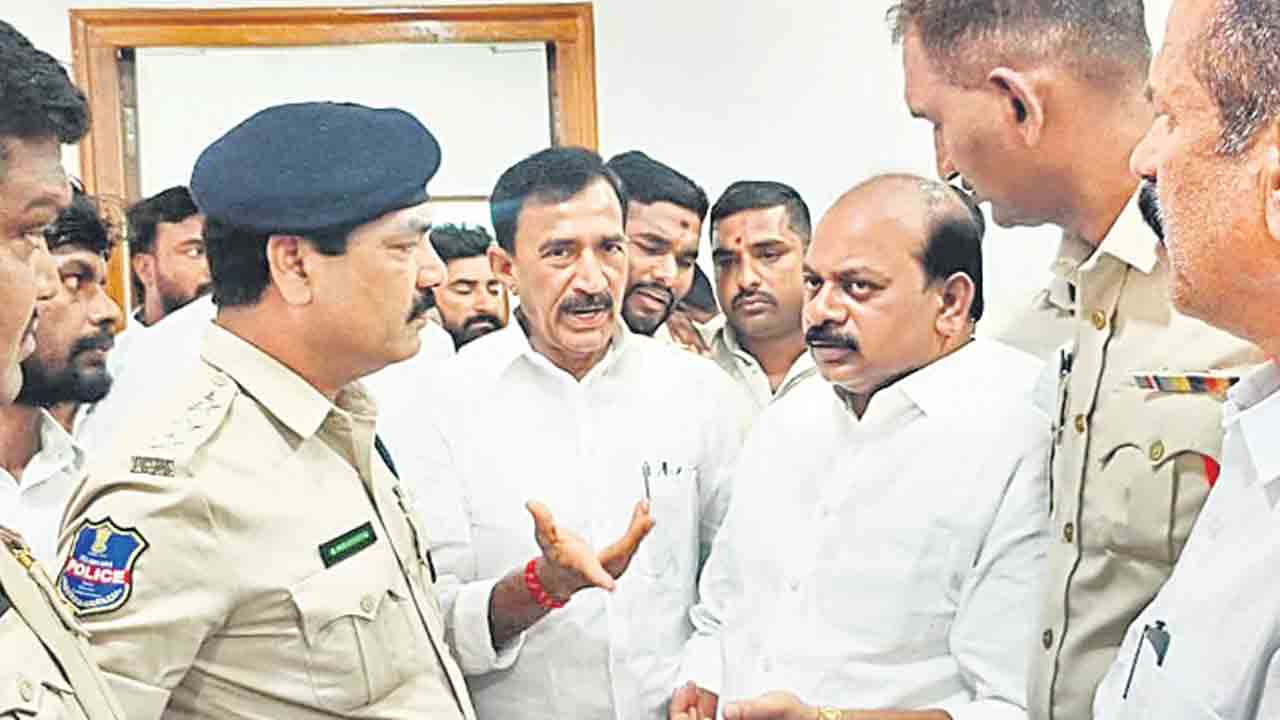 ప్రజాపాలనా… కాంగ్రెస్‌ గూండాల పాలనా