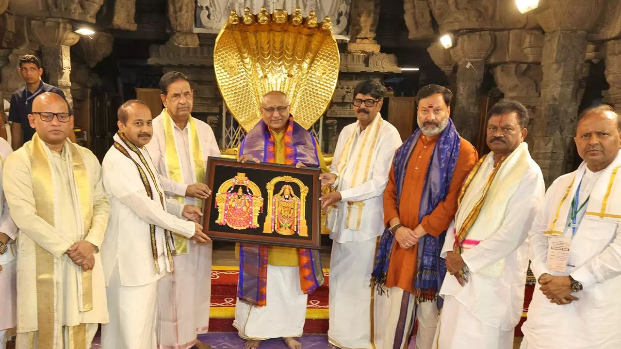 Vice President | తిరుమలలో శ్రీవారిని దర్శించుకున్న ఉపరాష్ట్రపతి సీ.పీ రాధాకృష్ణన్‌