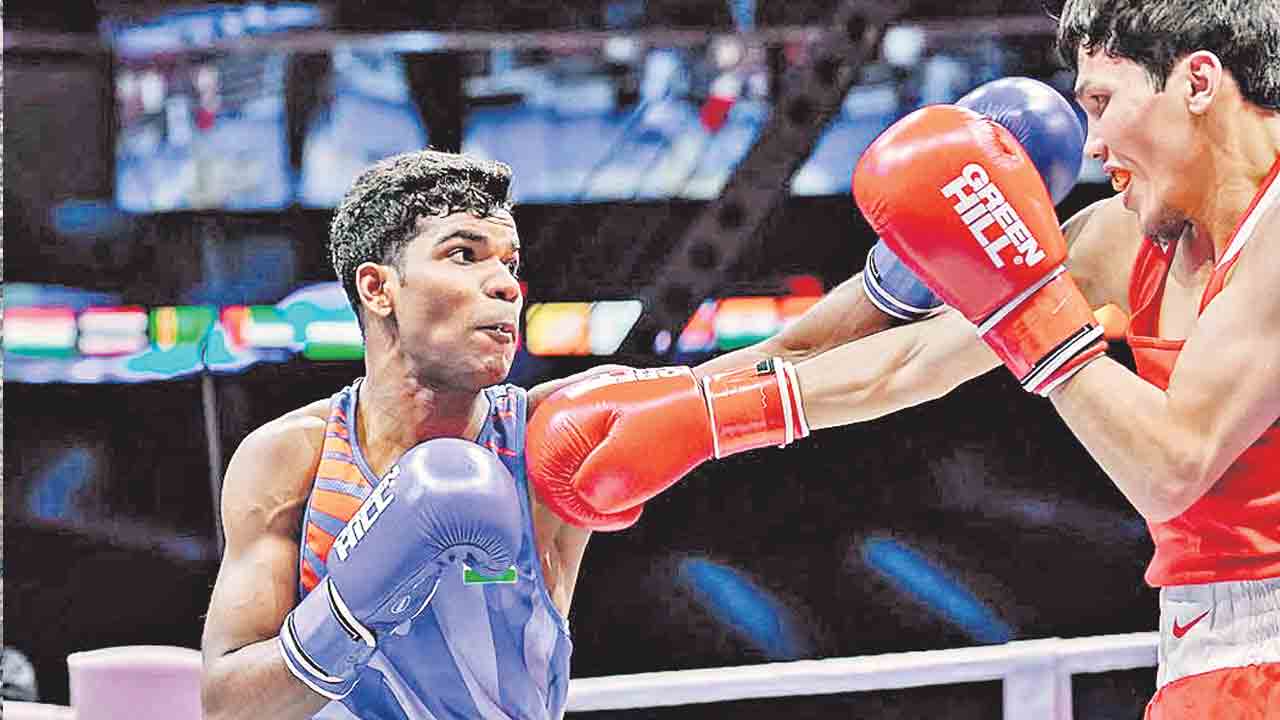 ప్రపంచ చాంపియన్‌కు షాకిచ్చి.. సెమీస్‌లోకి విశ్వనాథ్‌