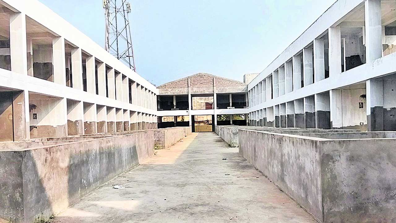 చెంతనే లక్ష్యం.. అతంలోనే నిర్లక్ష్యం..