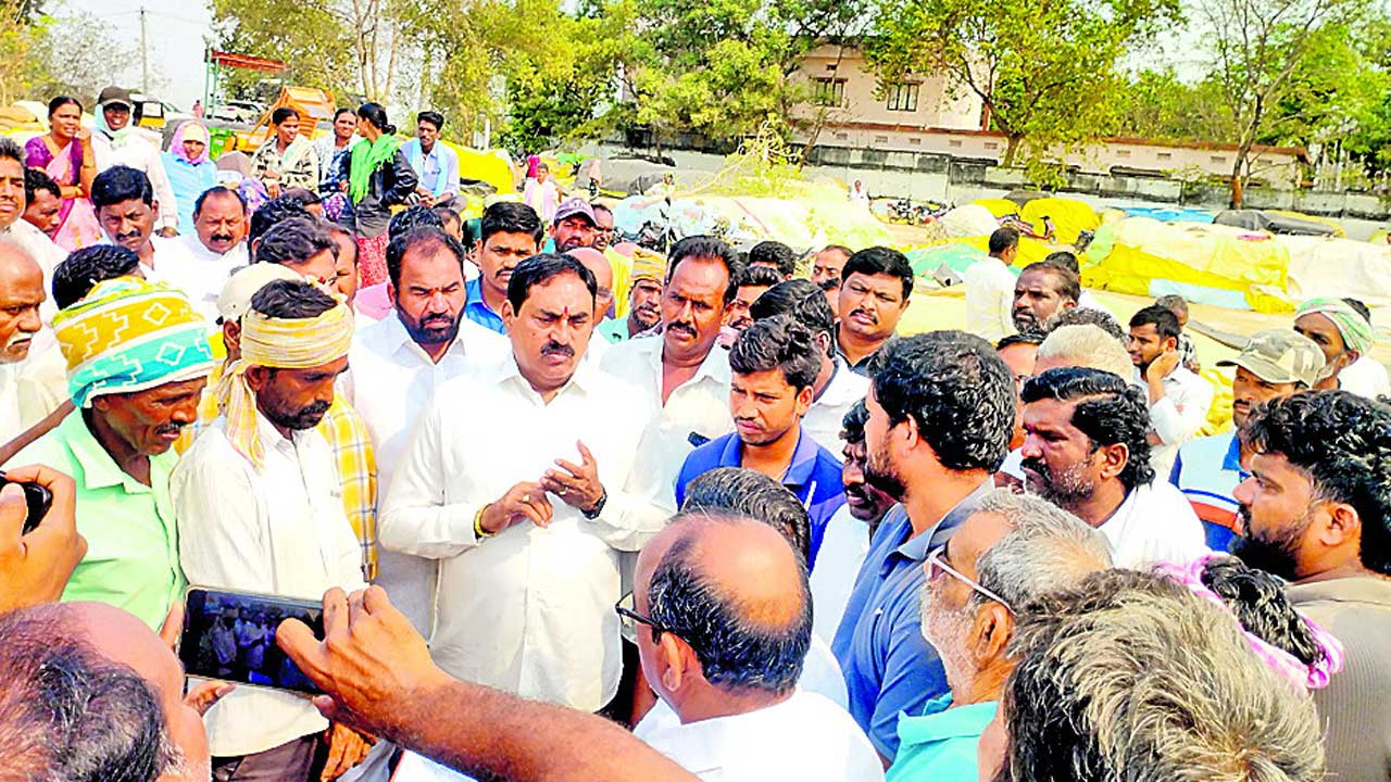 రైతులను గోస పెడుతున్న సర్కార్‌