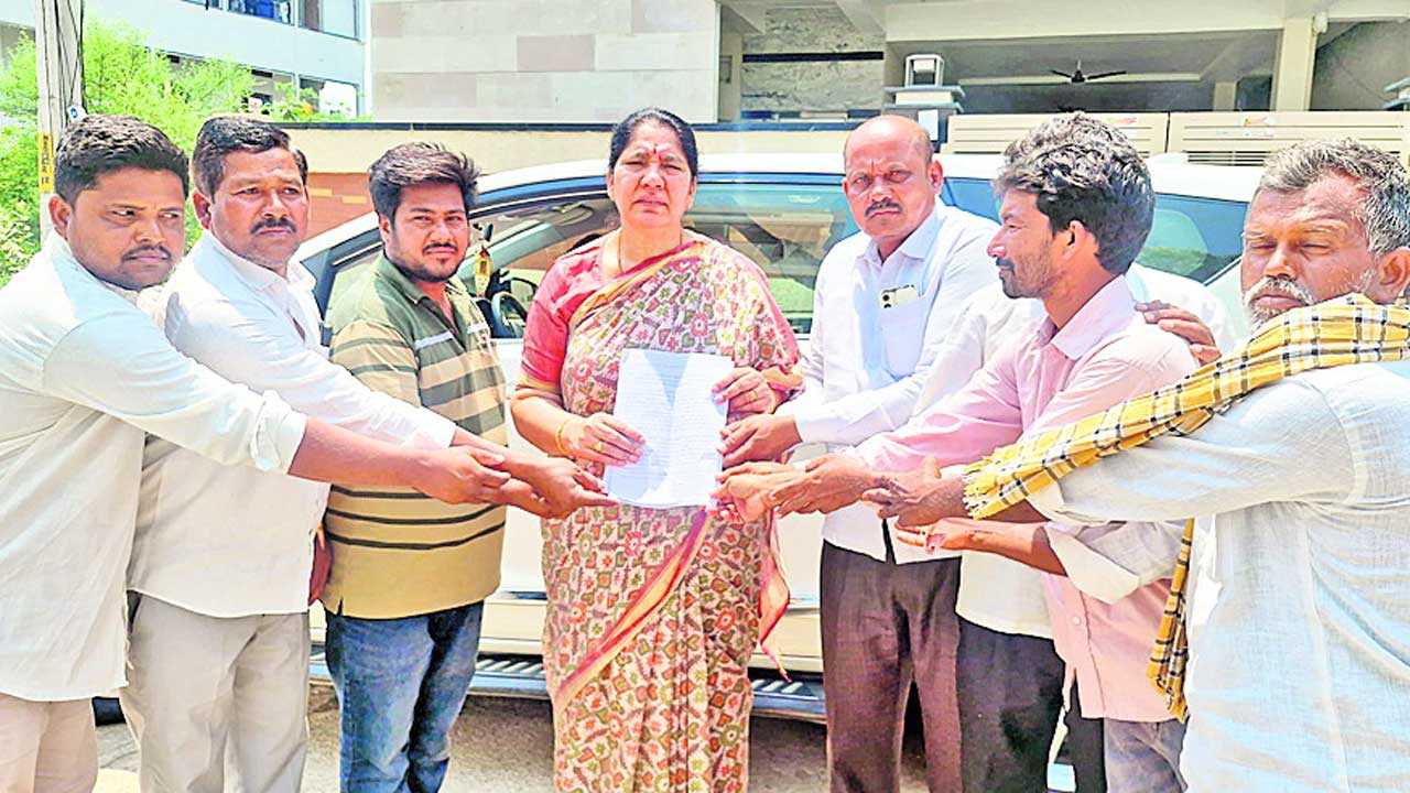 ఫోన్ల కుంభకోణంపై విచారణ జరపాలి