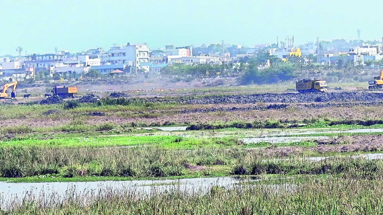 పూడికతో కబ్జా!