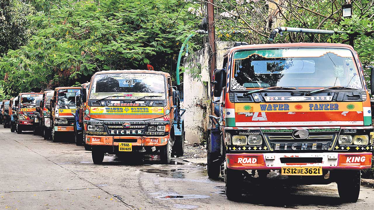 ఉచిత ట్యాంకర్ల గోల్‌మాల్‌