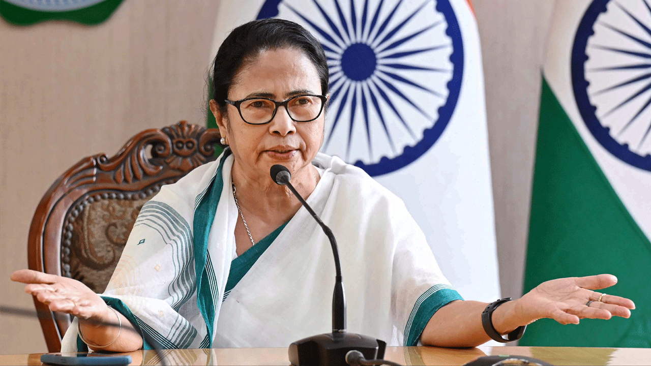 Mamata Banerjee | ఎన్నికల సంఘం పరిశీలకులు ఉగ్రవాదుల్లా ప్రవర్తిస్తున్నరు : మమతాబెనర్జి