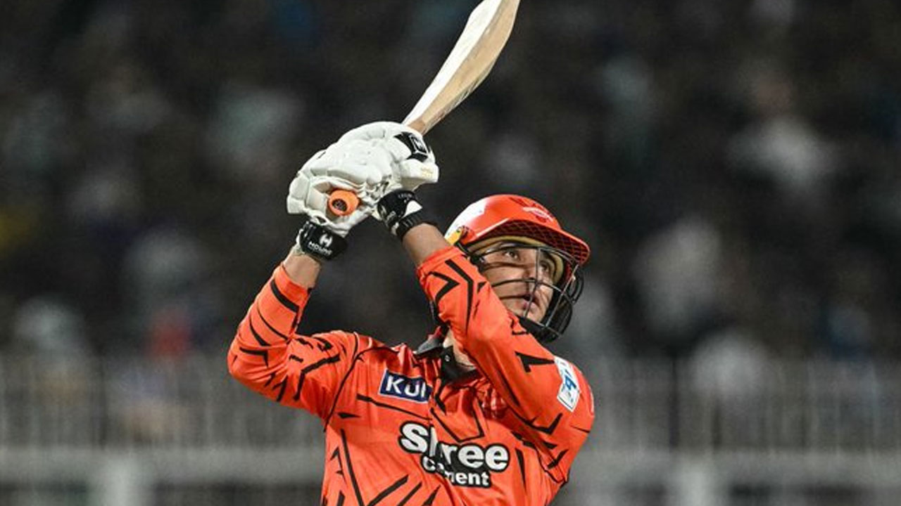 Abhishek Sharma: అభిషేక్ శ‌ర్మ‌కు జ‌రిమానా.. మ్యాచ్ ఫీజులో 25 శాతం ఫైన్‌