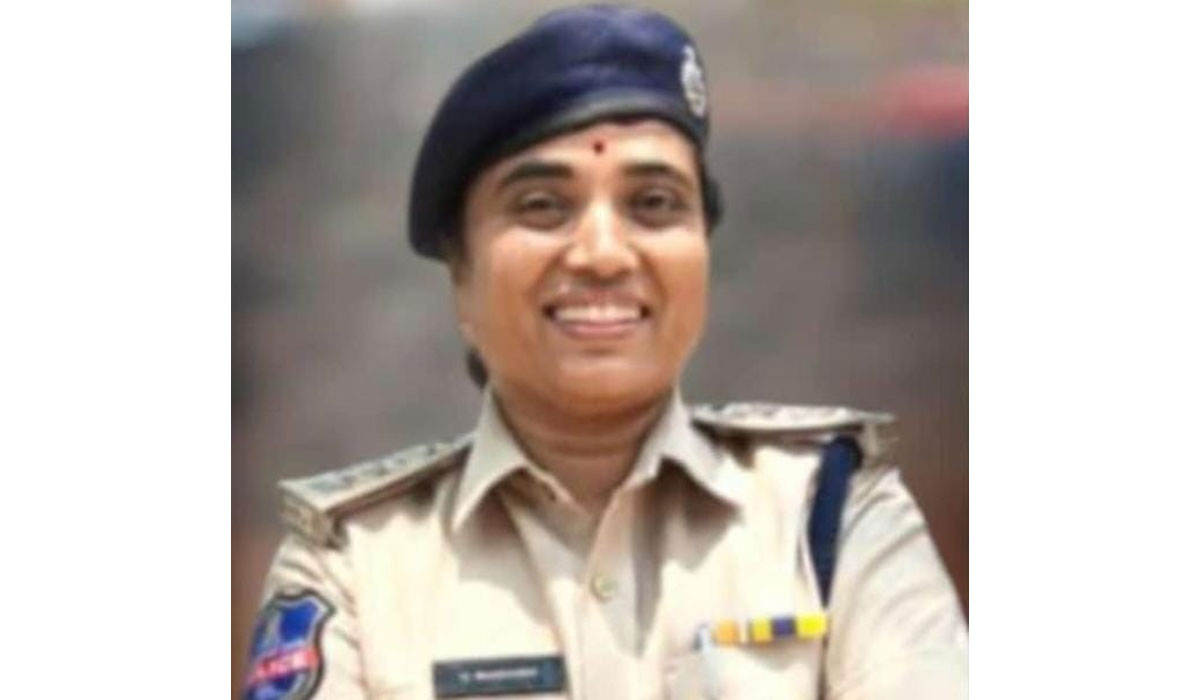 Farmers | రహదారులపై ధాన్యం ఆరబెట్టొద్దు.. హుజురాబాద్‌ ఏసీపీ వాసంశెట్టి మాధవి