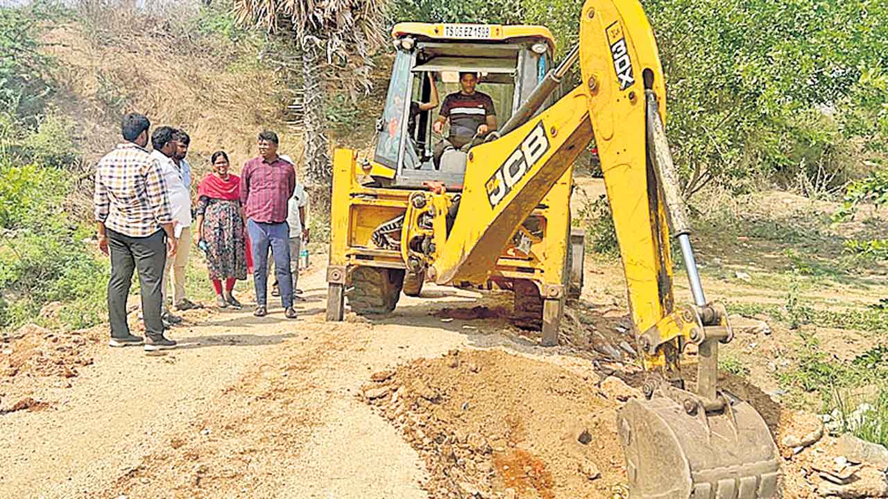 జిలాన్‌ఖాన్‌ చెరువు కబ్జా నిజమే