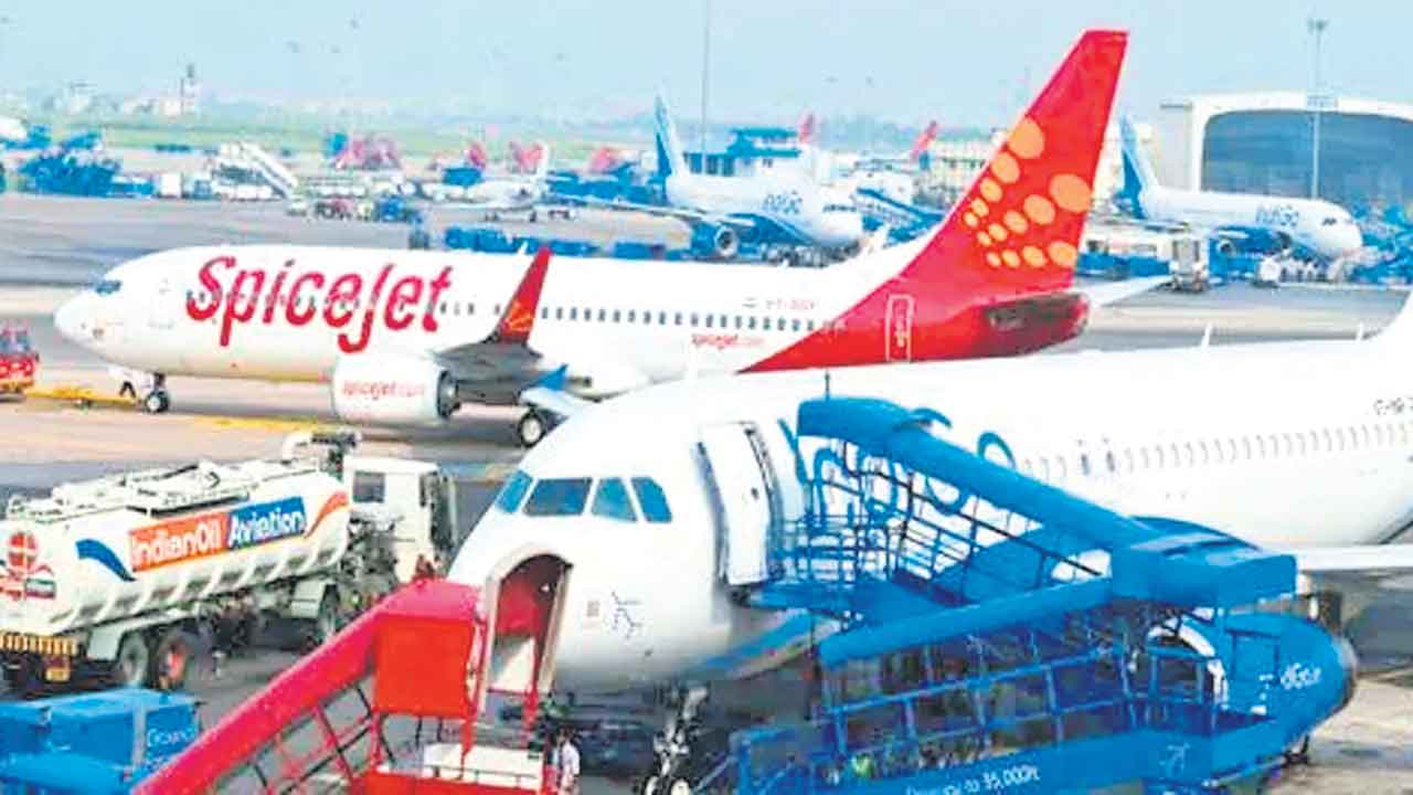 విమాన చార్జీలకు రెక్కలు!