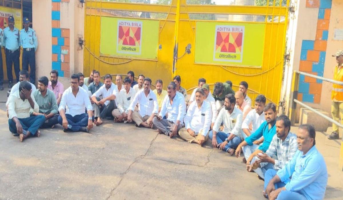 UltraTech Cement plant | అల్ట్రాటెక్ సిమెంట్ పరిశ్రమలో గుర్తింపు సంఘం ఎన్నికల నిర్వహించాలి.. కార్మికుల డిమాండ్‌