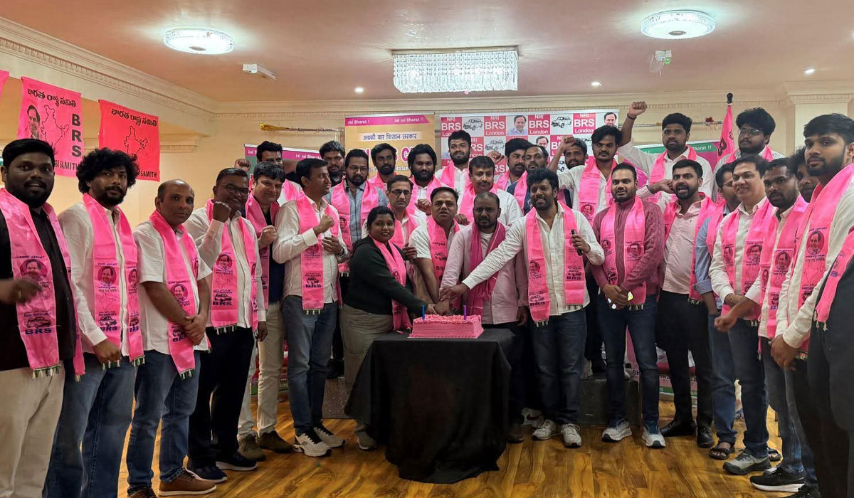 London | కేసీఆర్ నాయకత్వమే తెలంగాణకు శ్రీరామరక్ష.. లండన్ లో ఘనంగా బీఆర్ఎస్ ఆవిర్భావ వేడుకలు