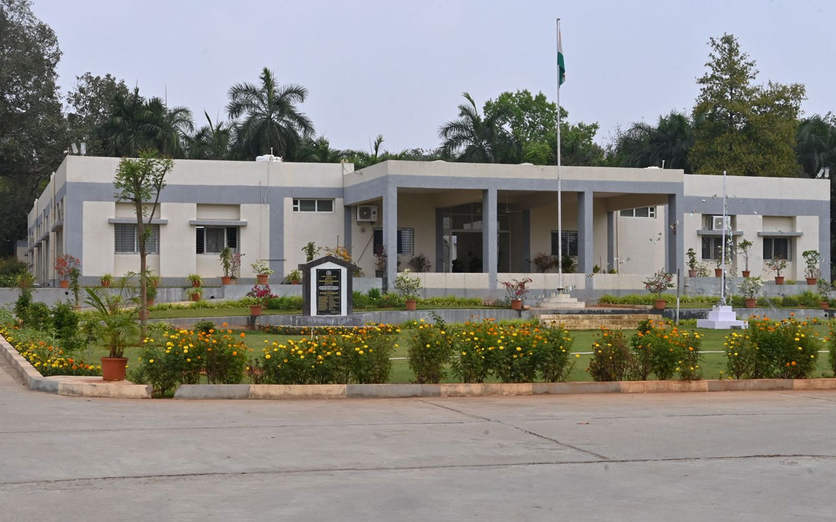 ఏరియా జీఎం కార్యాలయంలోనే నీళ్ల కరువు