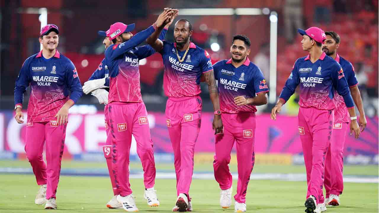 RR vs SRH | తొలి బంతికే అభిషేక్ ఔట్.. సిక్సర్లతో చెలరేగుతున్న ఇషాన్..!