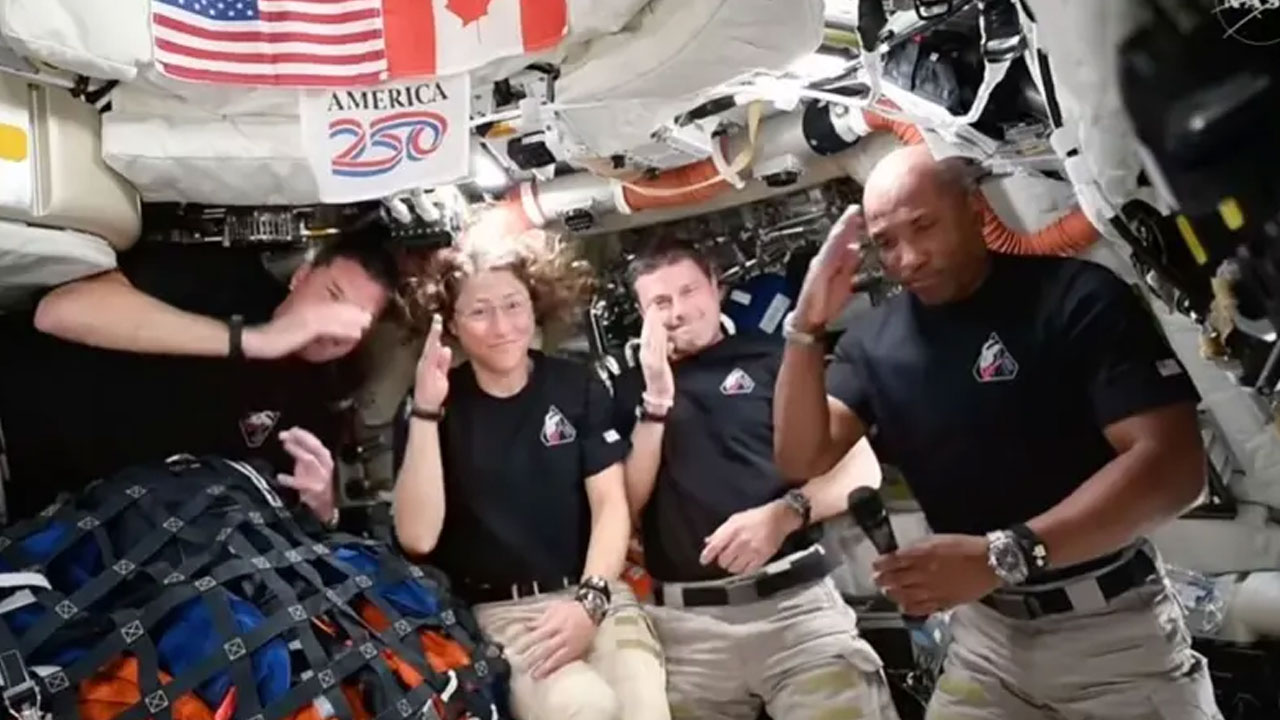 Artemis II: చంద‌మామ‌లో ఎన్నెన్నో వ‌ర్ణాలు.. అనూహ్య‌మైన రంగుల్ని గుర్తించిన ఆస్ట్రోనాట్స్