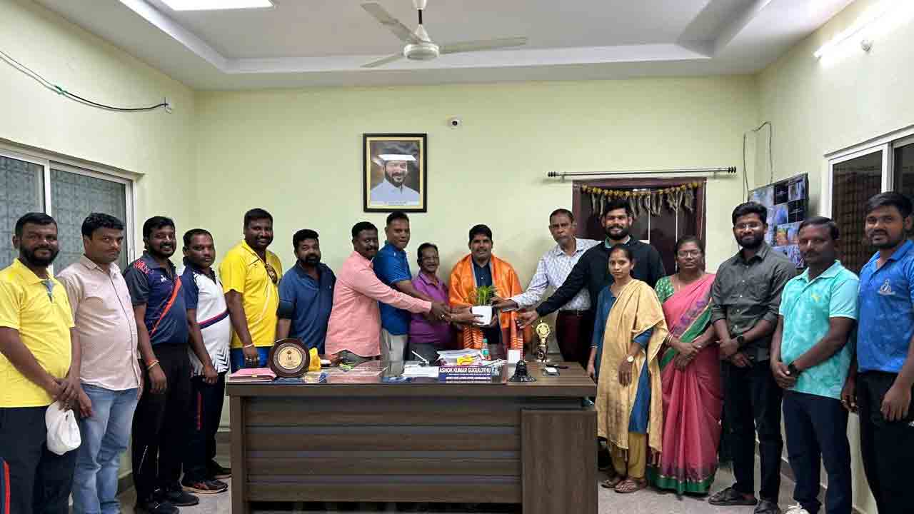 Hanumakonda | డిప్యూటీ డైరెక్టర్‌గా పదోన్నతి పొందిన అశోక్‌కుమార్‌కు ఘన సన్మానం