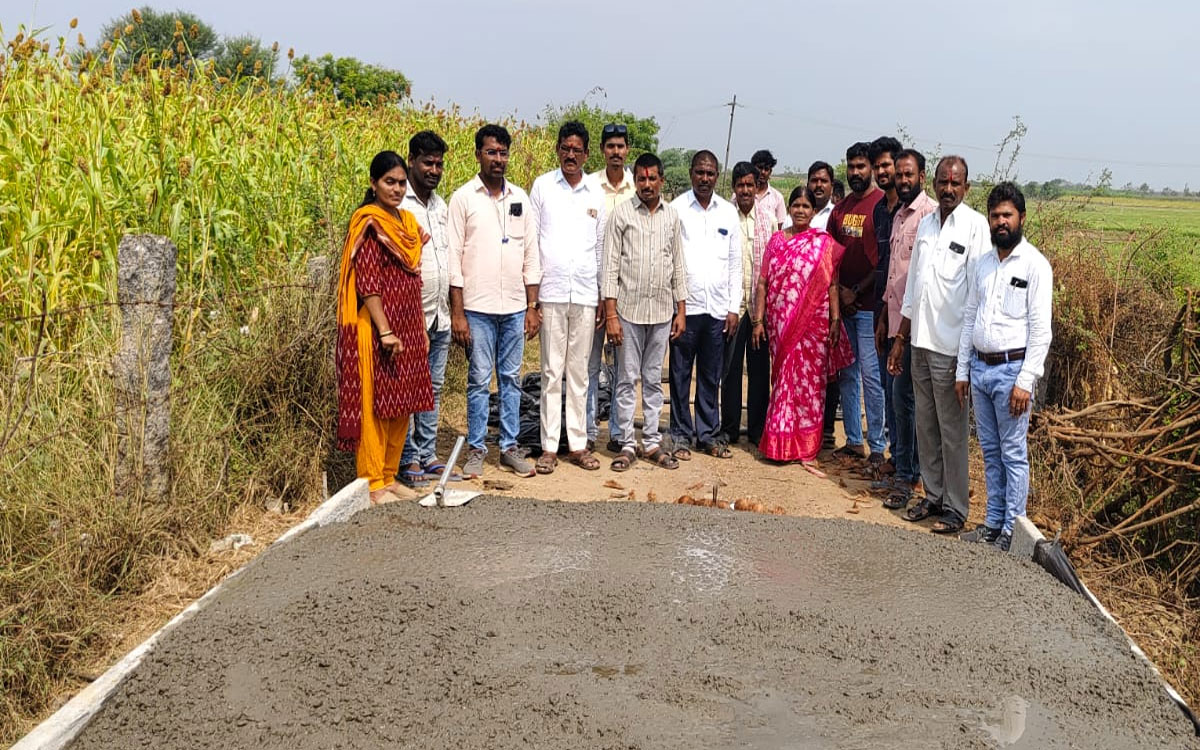 బజ్జాతండాలో సీసీ రోడ్డు నిర్మాణ పనులు ప్రారంభం