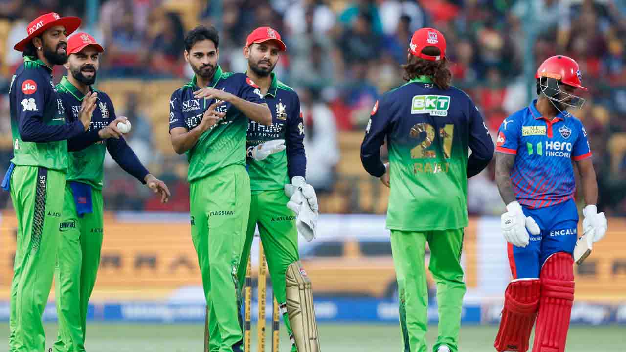 DC vs RCB | పవర్ ప్లేలో నిప్పులు చెరిగిన భువనేశ్వర్.. కష్టాల్లో ఢిల్లీ..!