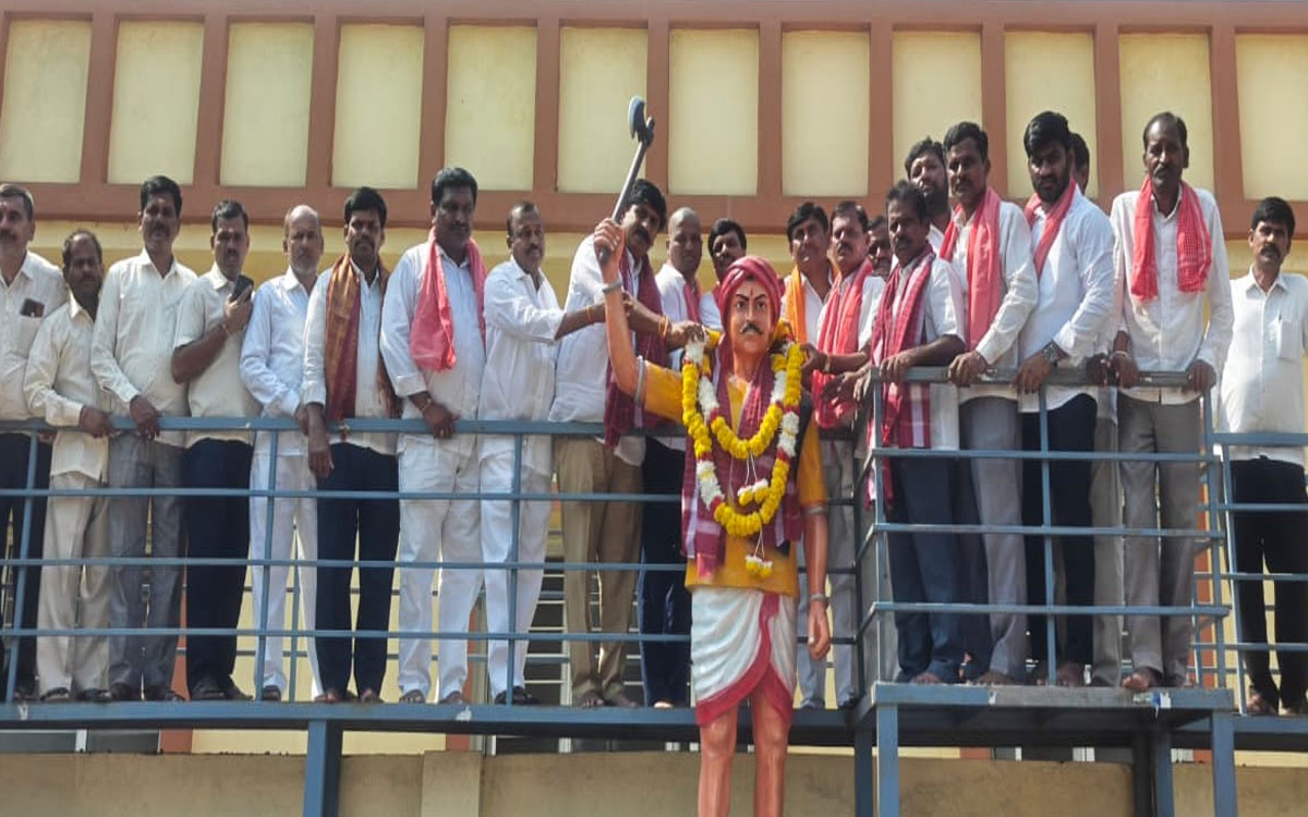 ‘దొడ్డి కొమురయ్య ఆశయాల సాధ‌న అంద‌రి బాధ్య‌త‌’